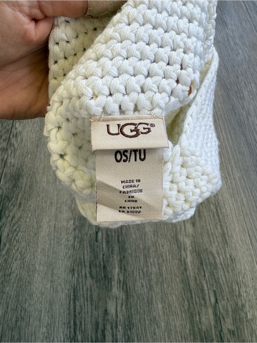NWT Ugg Knit Beanie with Yarn Pom Pom OS - Picture 4 of 4
